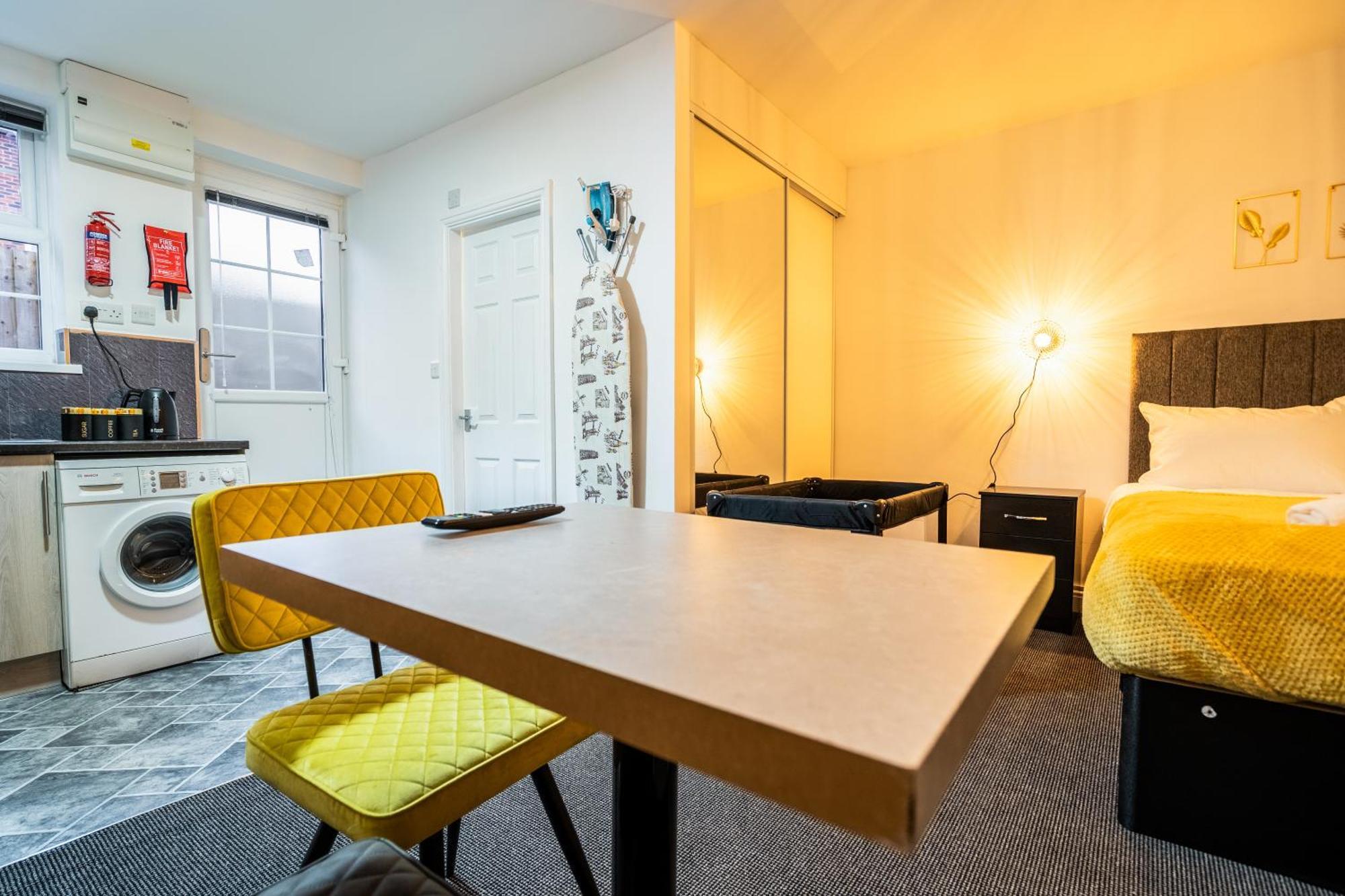 Apartamento Kunda House In Tyseley Birmingam Exterior foto
