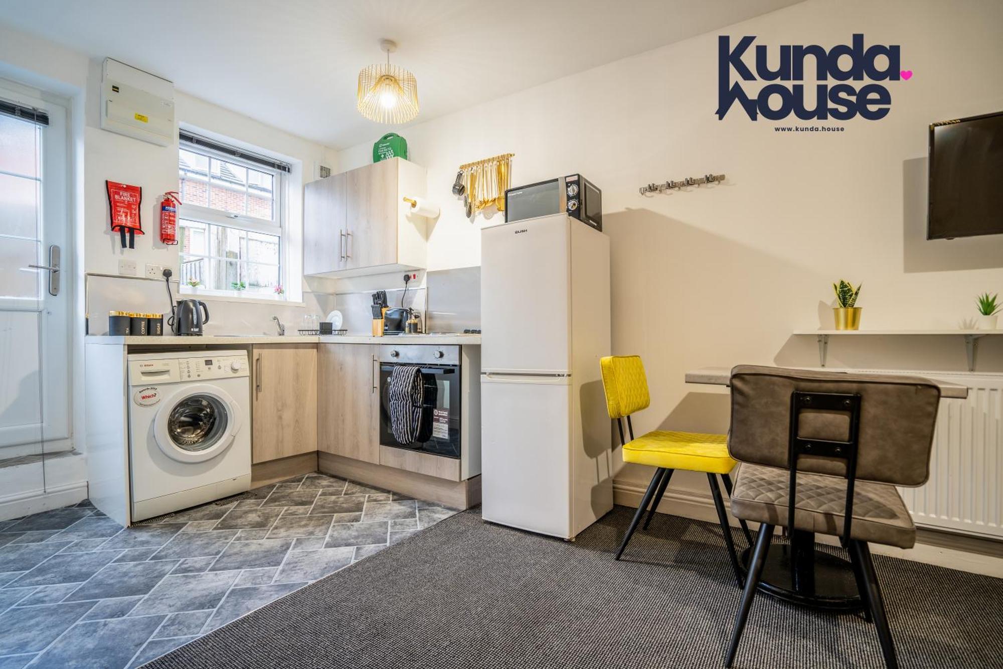 Apartamento Kunda House In Tyseley Birmingam Exterior foto